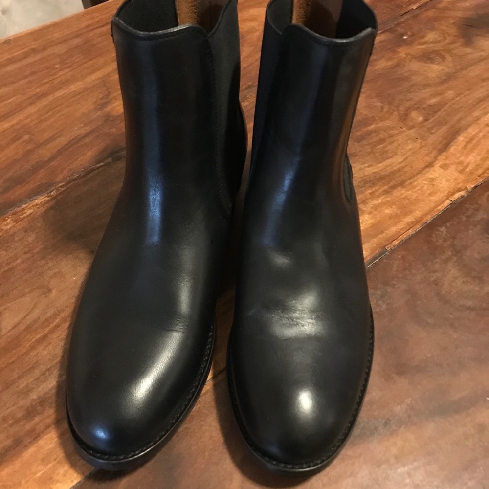 Women’s size 8 Frye Chelsea boots